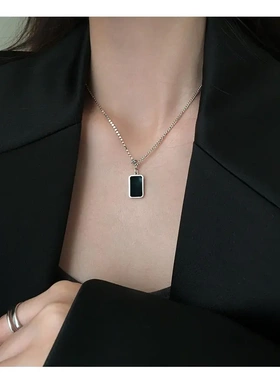 925银黑色字母项链轻奢小众锁骨链女气质复古简约饰品镀银十字链