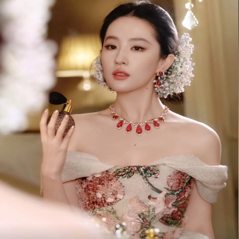 刘亦菲满天星同款仿红色宝石项链女配饰轻奢高级感锁骨链时尚颈链,淘宝优惠券,粉丝福利购,淘宝优惠卷