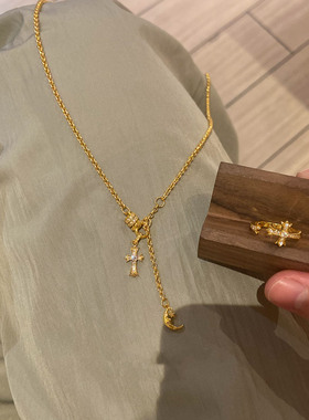 细闪十字架跑环半月流苏项链女
