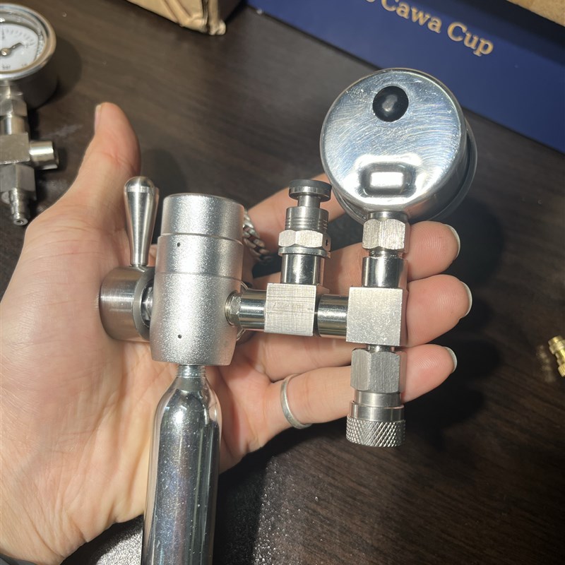 星粒3气动上接式恒压阀带压力表按压式泄压阀全不T锈钢配件小扳手 - 图2