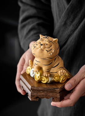 小老虎摆件陶瓷卡通生肖虎年吉祥物家居桌面摆设汽车载车内装饰品