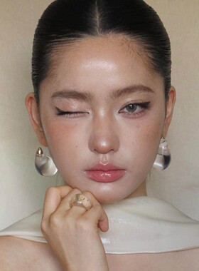 欧美风大逗号清透水滴树脂耳环女