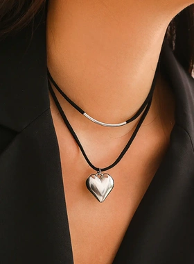 欧美饰品 黑绳绒布几何小爱心项链 简约弯管heart nelae