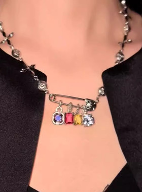 多巴胺锆石回形针项链甜酷辣妹小众设计别针锁骨链复古个性卫衣链