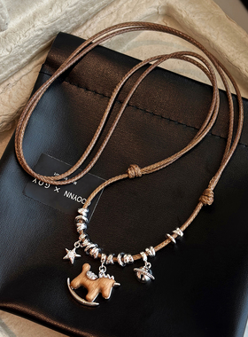 复古皮绳小马项链配饰女2025新款高级感秋冬木马本命年长款毛衣链