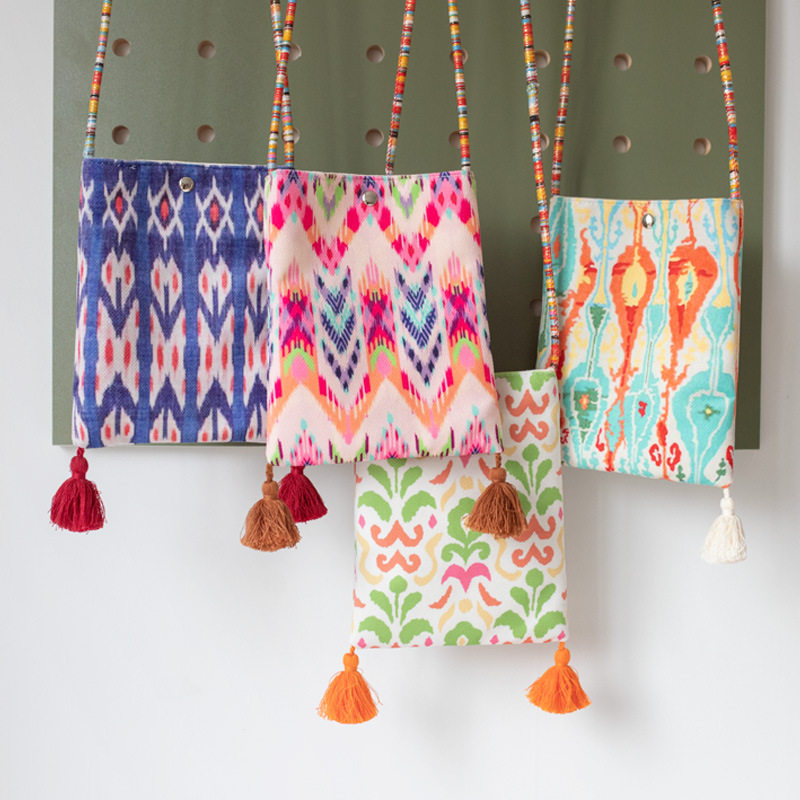 2025春夏季新款新疆民族风文艺国风手机包个性手工小众斜挎小布包