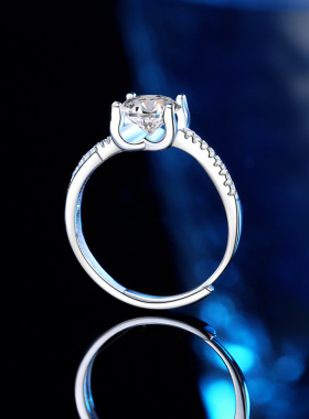 s925纯银正品莫桑石牛头四爪戒指女小众设计扭臂指环婚戒结婚戒子