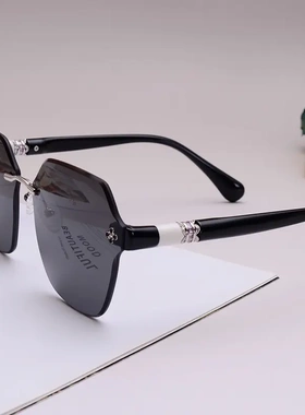 C香无框墨镜女士复古紫色防晒带钻太阳镜高级ins网红街拍眼镜新款