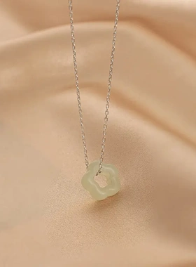 和田玉梅花吊坠女士纯银锁骨链子镂空精致极细项链复古风气质礼物