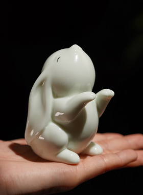 现代简约可爱小兔子摆件家居客厅办公G桌面装饰品创意陶瓷玉兔摆