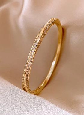 真金电镀锆石拼接扭曲手镯简约时尚百搭手链轻奢高级感手饰女