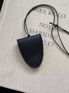 长款挂脖吸皮革挂绳项链女夏天xxl01户外便携眼镜夹收纳磁钥墨匙