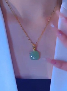 小方糖平安无事牌项链女款轻奢