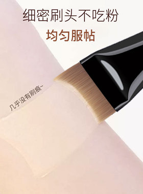 月牙形粉底刷无痕不吃粉液妆底刷超薄弧形化妆刷扁头刀锋面膜刷子