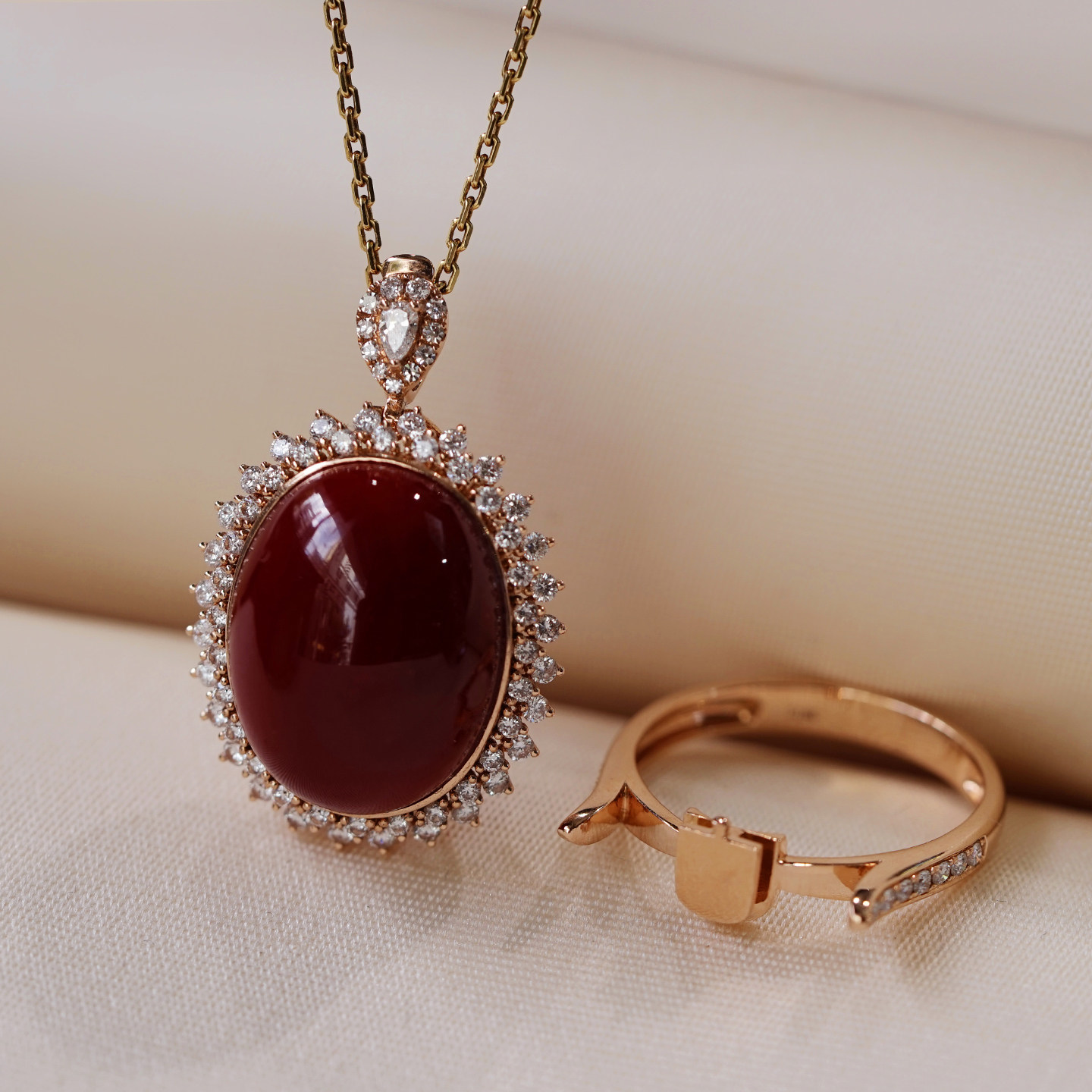 Ruyishan 18K gold red coral pendant ring dual use