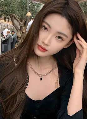 黑色吊坠高级感项链女士轻奢小众锁骨链甜酷时尚百搭钛钢装饰颈链