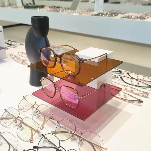 Colorful acrylic glasses display props white solid wood glasses display stand display cabinet window Zhongdao beauty decoration