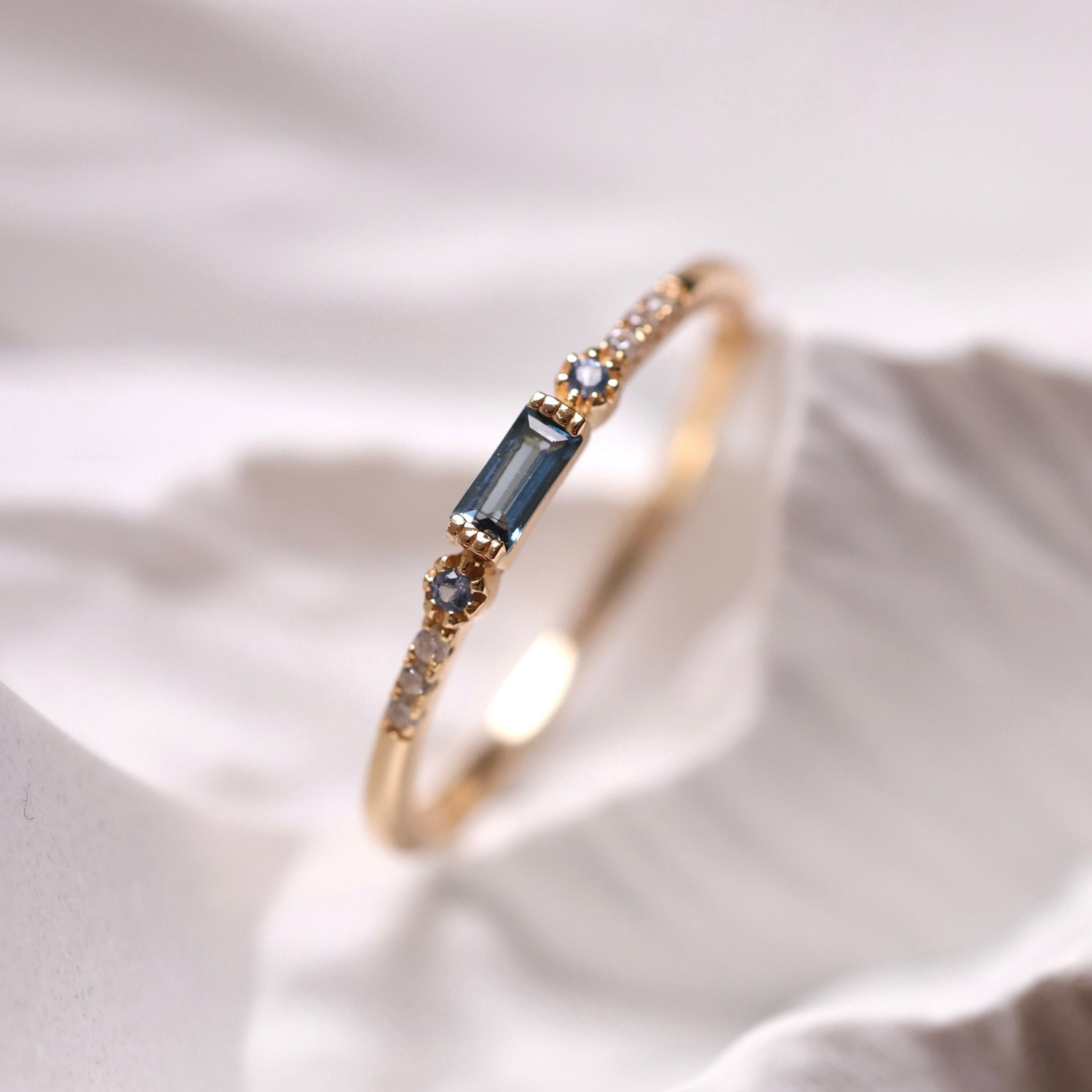 Luosheng<Shi>London Blue Topaz Elegant Colorful Light Luxurious High-end Slim Ring Gift for Best Friend