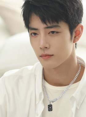 男士项链潮牌百搭卫衣配饰高级感钛钢男款设计感轻奢小众装饰吊牌