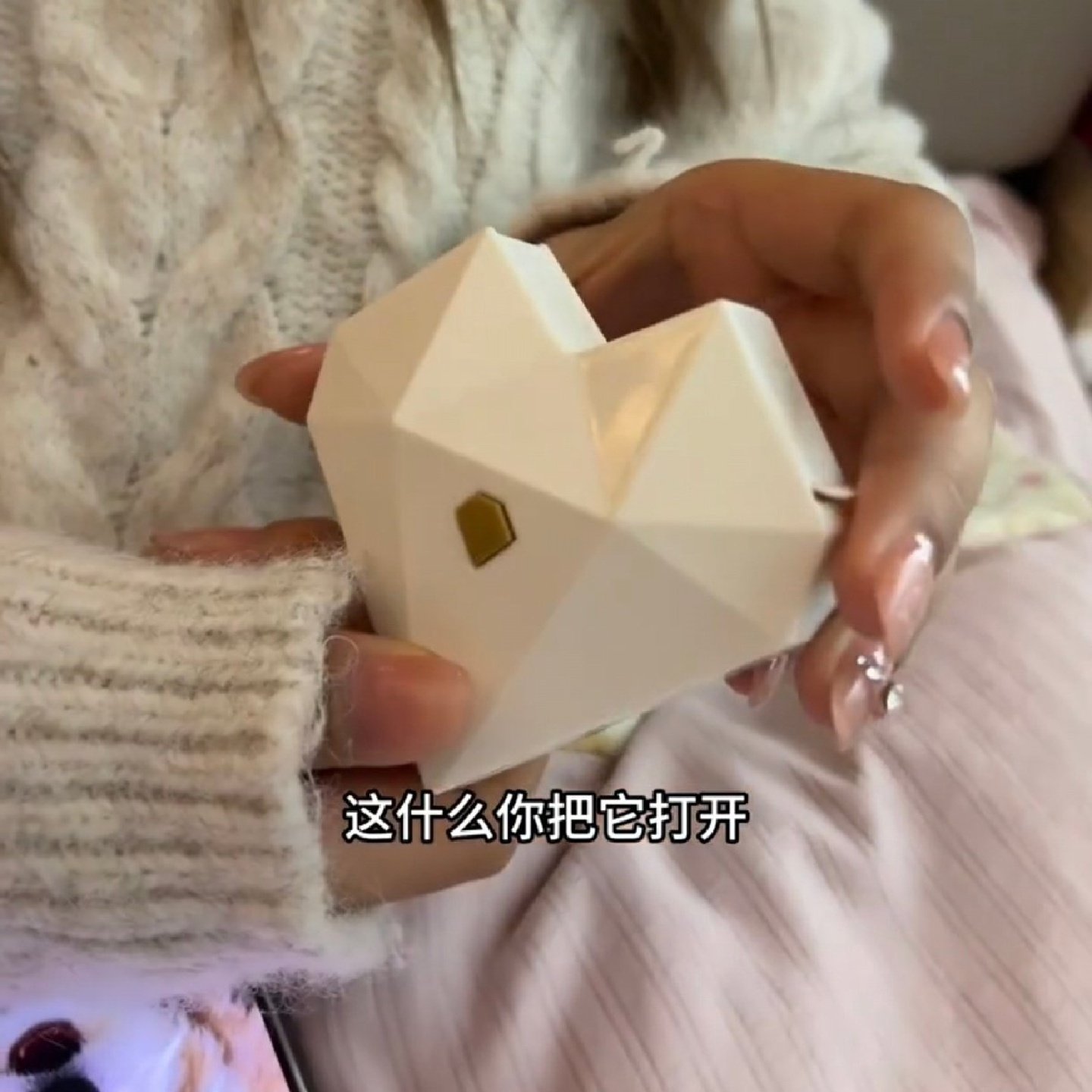 惊喜戒指盒创意翻转心形首饰盒求婚钻戒收纳盒情人节礼物送女朋友,淘宝优惠券,粉丝福利购,淘宝优惠卷