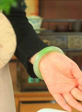 平安镯新疆和田玉冰底翠青手镯