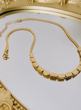 网红热卖款全新钛钢金色蛇骨颈项链字母简约百搭洋气女配饰