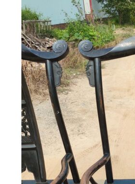 老榆木黑皮壳四出头官帽椅做工精细品相一流复古怀旧雕工好易收藏