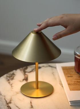 形上中古风充电氛围灯金属床头酒吧别墅餐桌高级感触摸小台灯装饰