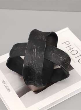 新中式创意铸铁黑色缠绕球摆件样板房售楼部卧室书房桌面软装饰品