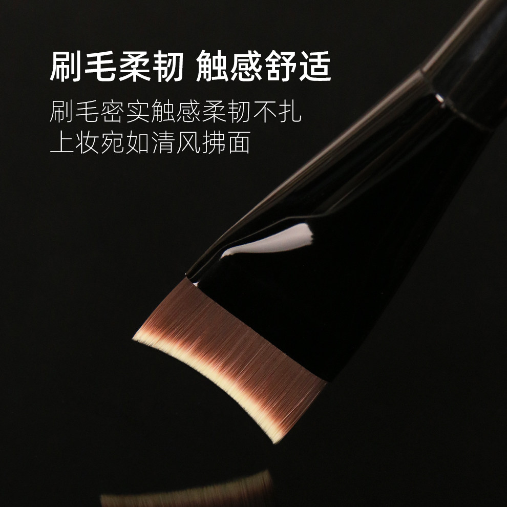 逆龄P69弯刀粉底刷扁头超薄服帖不吃粉新手无痕粉底液刷粉底刷,淘宝优惠券,粉丝福利购,淘宝优惠卷