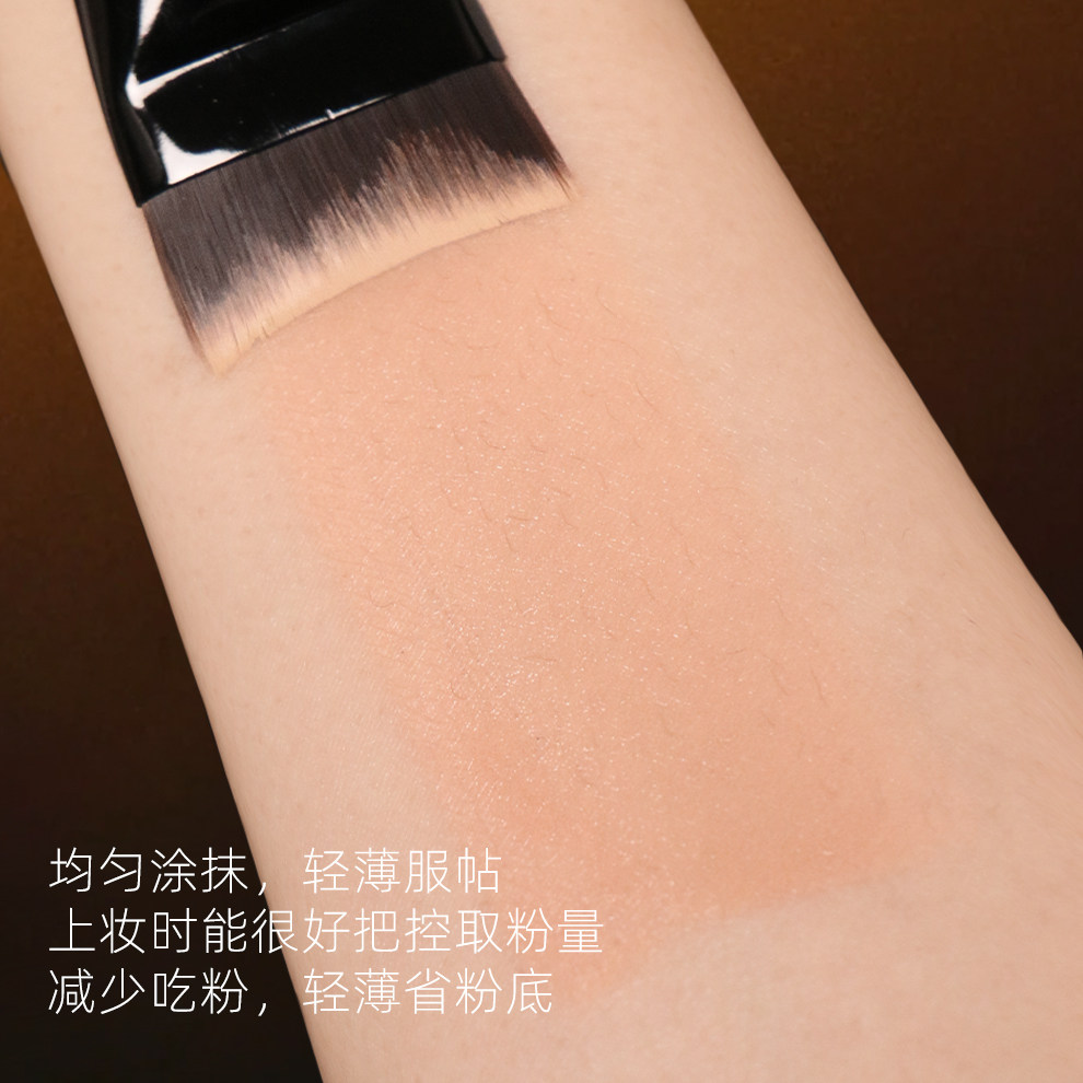 逆龄P69弯刀粉底刷扁头超薄服帖不吃粉新手无痕粉底液刷粉底刷,淘宝优惠券,粉丝福利购,淘宝优惠卷