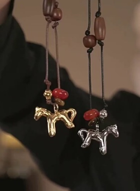 串珠小马吊坠项链长款高级感小众设计2025新款轻奢时尚百搭毛衣链