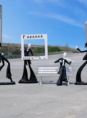 户外现代简约音乐人物运动人玻璃纤维雕塑公园广场网红装饰学校摆