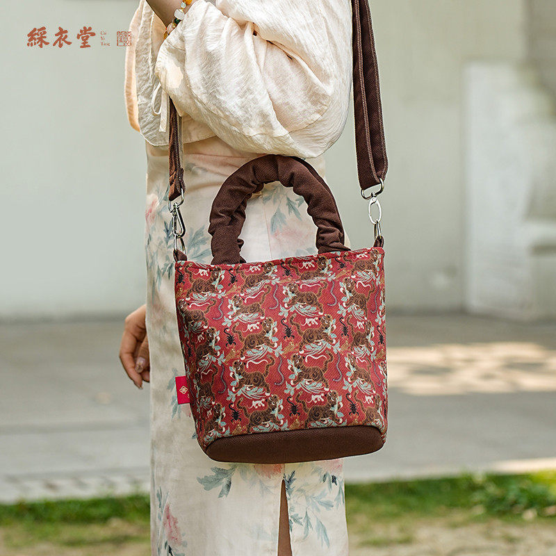 彩衣堂国风中式手拎手提水桶包单肩斜挎女手机拉链包学生,淘宝优惠券,粉丝福利购,淘宝优惠卷
