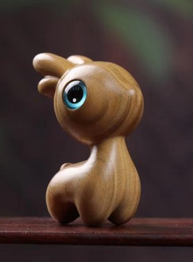 阿根廷绿檀木雕车载鹿手把玩件雕刻家居电视柜装饰工艺礼品