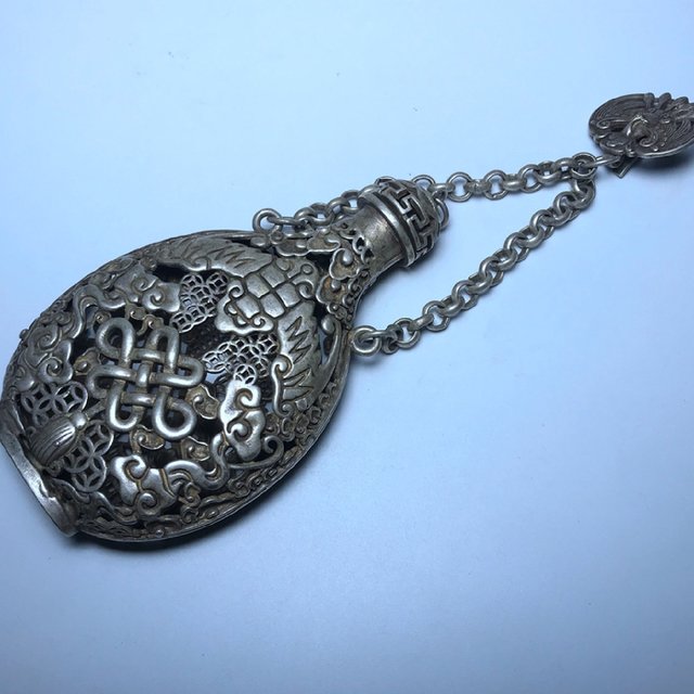Antiques, miscellaneous folk customs, handmade old silver jewelry, Miao silver sachet, hollow open-carved Kirin offering longevity silver pendant pendant