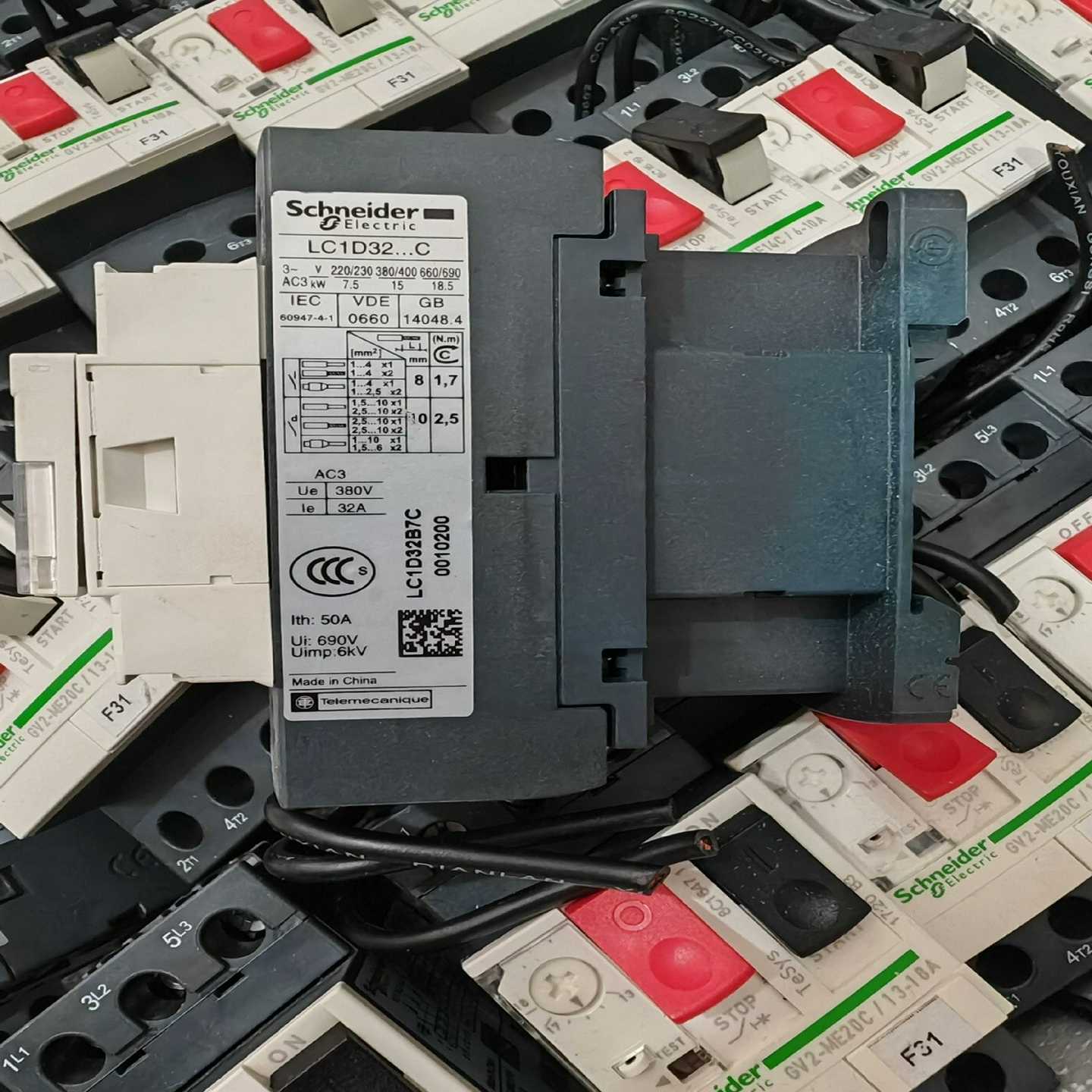 施耐德交流接触器LC1D09M7C121832--议价商品 - 图1