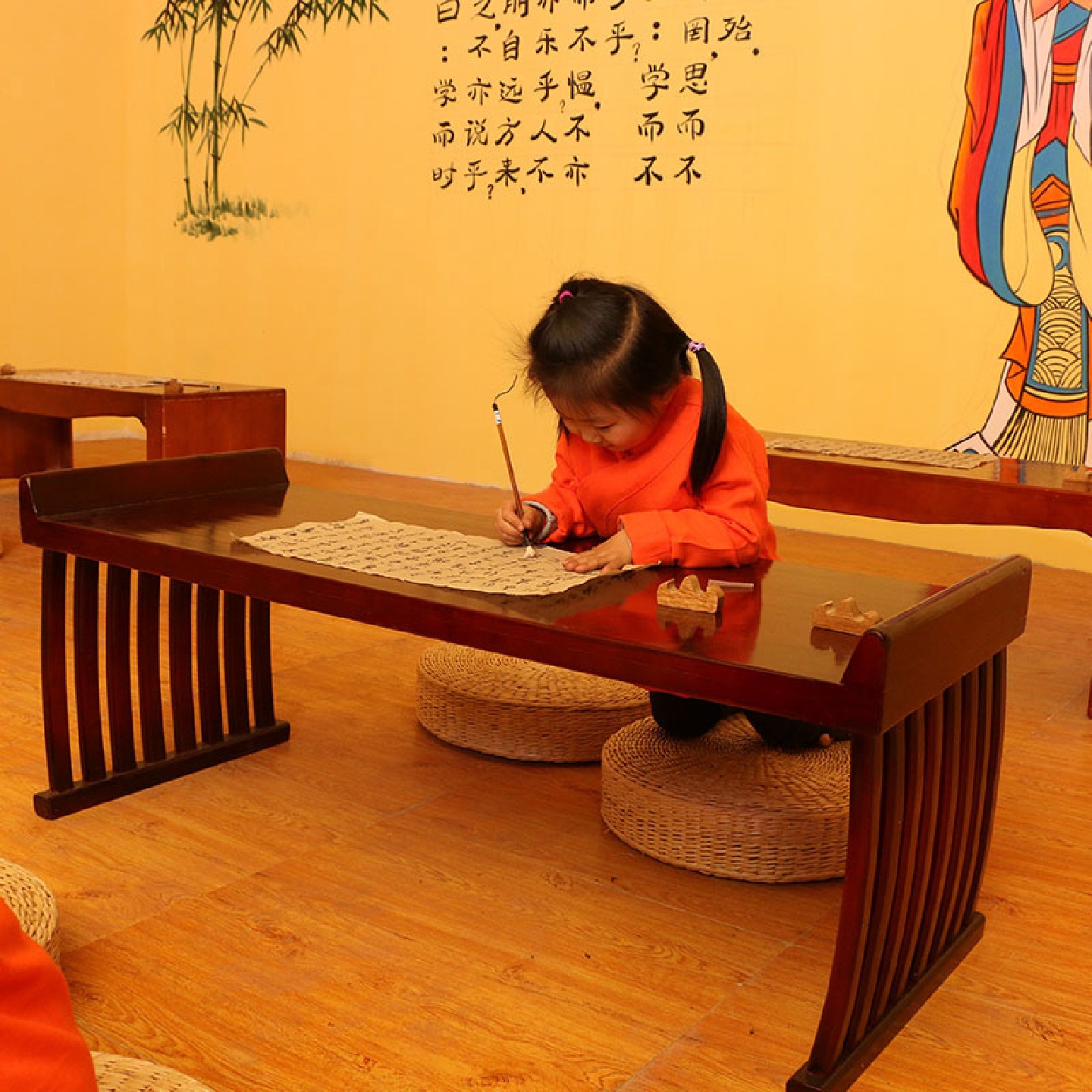 Antique kindergarten Chinese studies tables and chairs solid wood children's Chinese calligraphy table painting and writing training class saddle desk