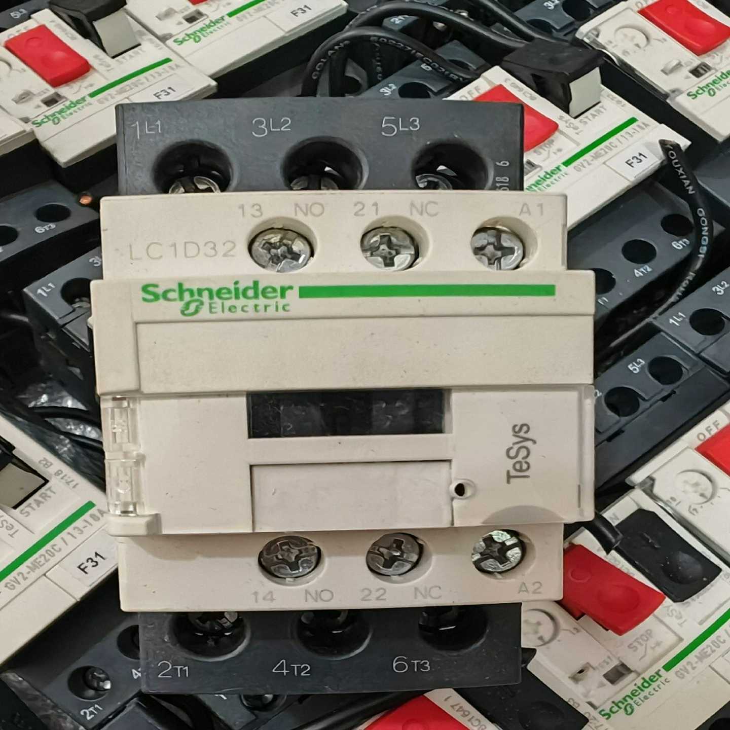 施耐德交流接触器LC1D09M7C121832--议价商品 - 图0