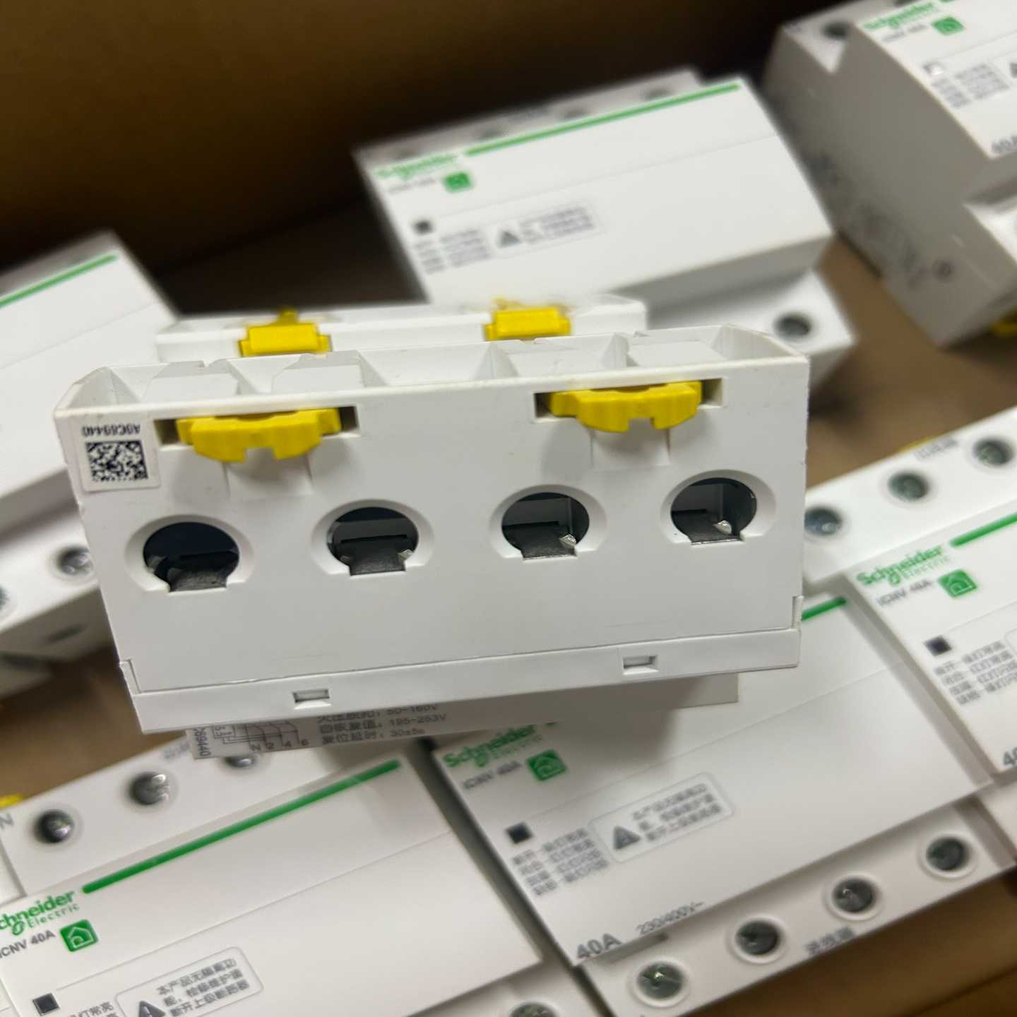 施耐德自ICNV自恢复过欠压4P40A--议价商品 - 图3