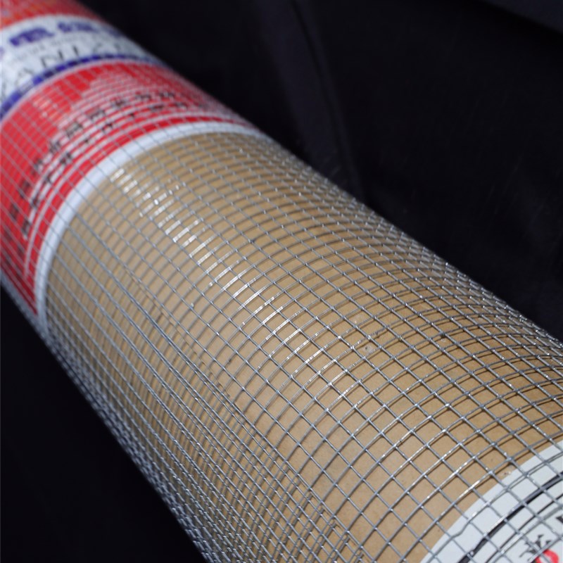 优质家用热镀锌电焊网铁丝网钢丝网防鼠网养殖网阳台防护果园围栏 - 图2