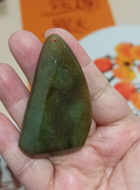 天然翡翠吊坠特色原石随型