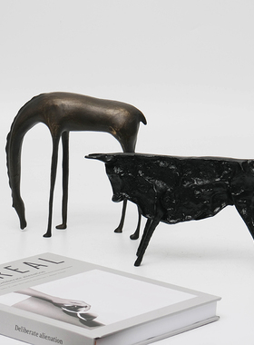 现代铸铁仿古做旧动物牛马雕塑样板间别墅壁炉书房边柜装饰品摆件