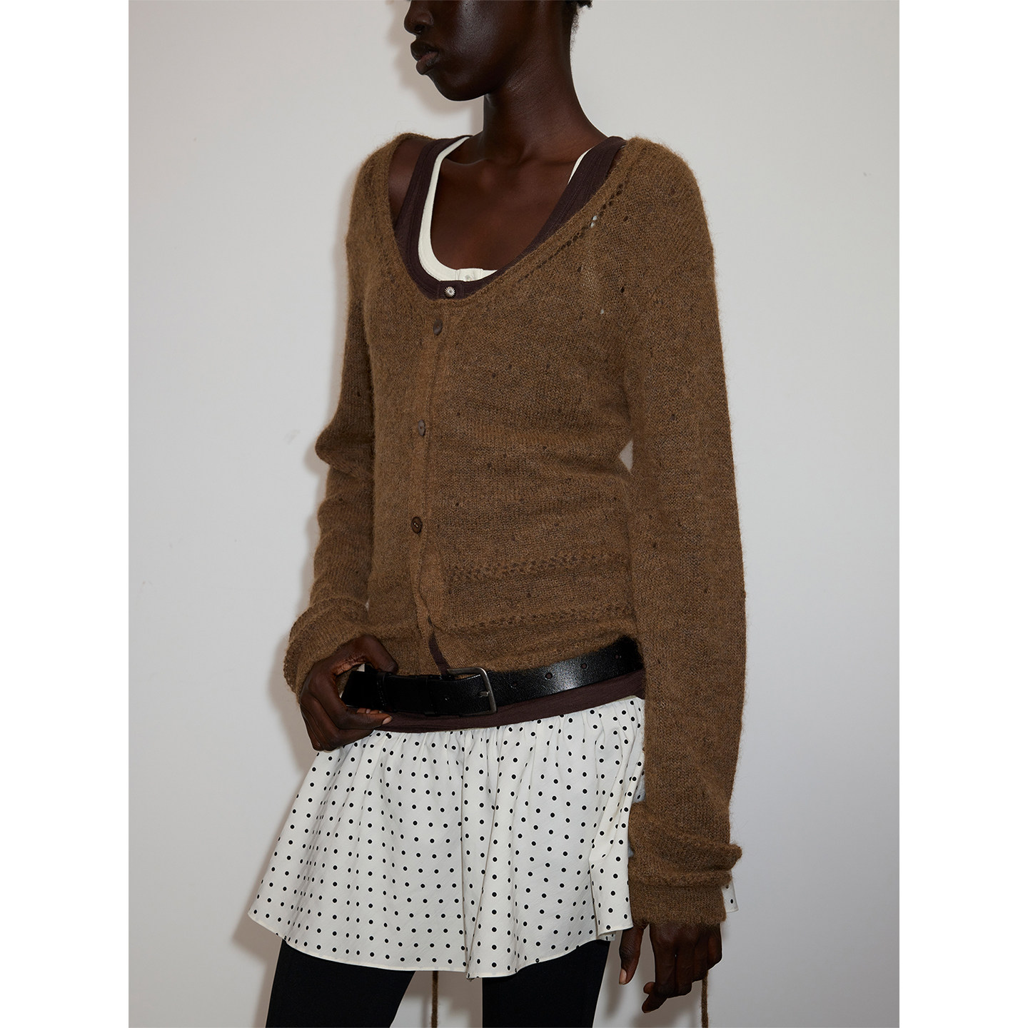 UN MUTE25FW 秘鲁进口羊驼毛混纺细腰带设计V领挑洞针织开衫 - 图0