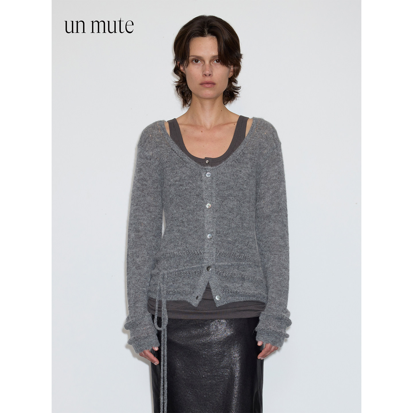 UN MUTE25FW 秘鲁进口羊驼毛混纺细腰带设计V领挑洞针织开衫 - 图1