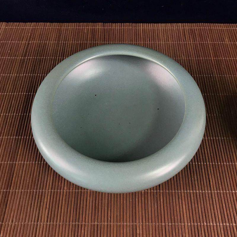 Antiques and miscellaneous retro crafts, old blue glaze pen wash, ashtray, home living room decorations