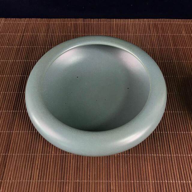 Antiques and miscellaneous retro crafts, old blue glaze pen wash, ashtray, home living room decorations