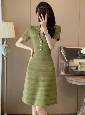 绿色超好看高级感V领镂空针织连衣裙女夏季新款收腰显瘦短袖A字裙