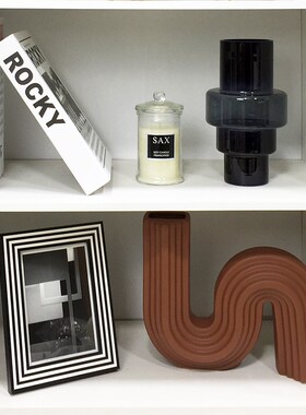 样板间家居摆件北欧软装饰品书房书柜摆设相框花瓶抽象工艺品组合