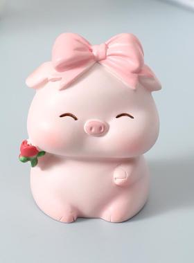 可爱摆件小猪电脑萤幕装饰显示器玩偶车载中控台办公桌面汽车内女